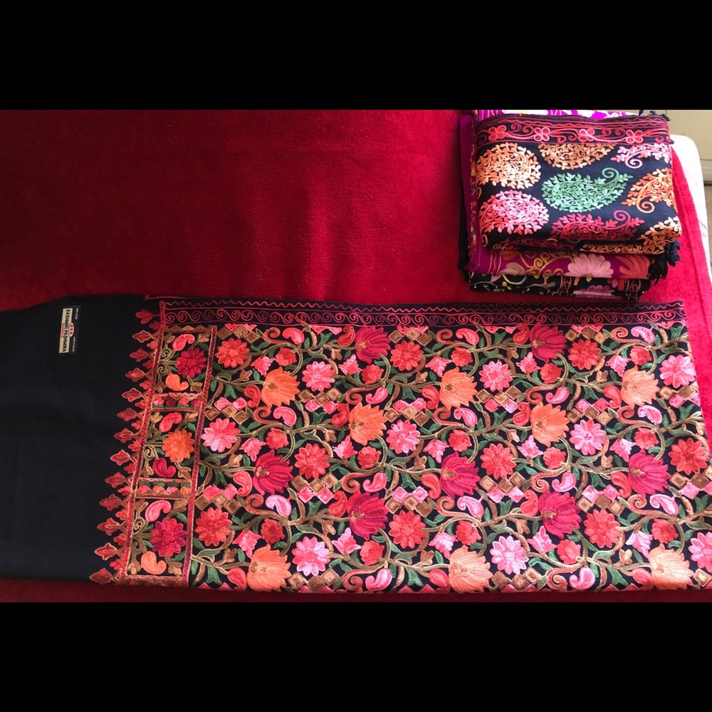 Indian Kashmiri Shawls, Medium Size. Brand New